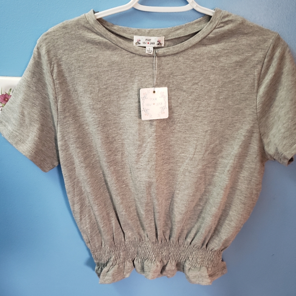 Grey short sleeve crop top